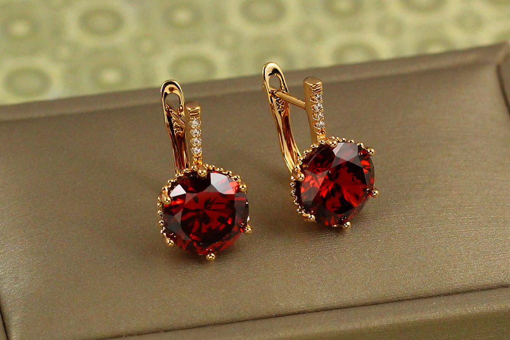 Сережки Xuping Jewelry з великим червоним каменем шестигранна оправа 2 см Золотистий (29367269)