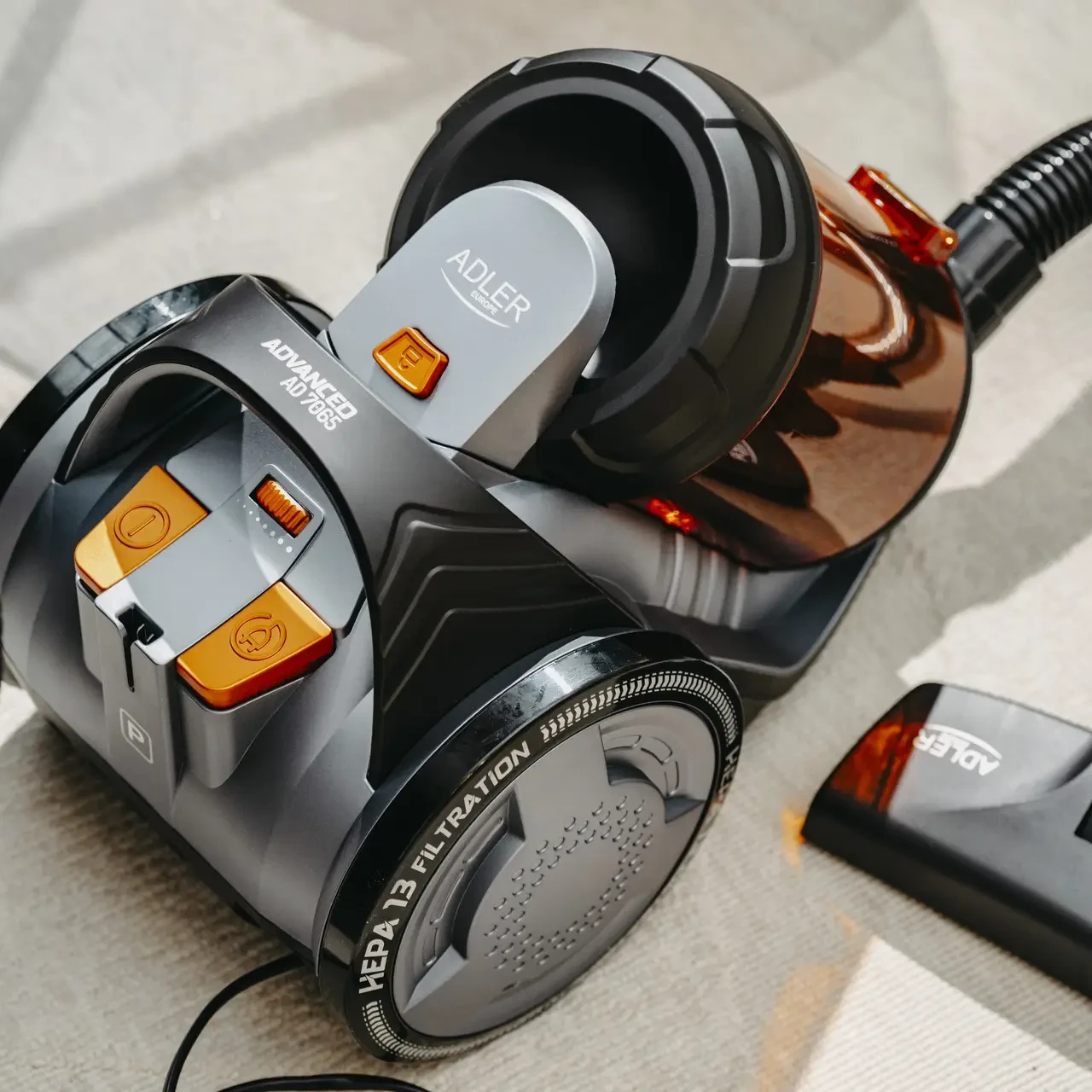Пылесос циклонный Adler AD 7065 без мешка 700 Вт контейнер 1,6 л мощность всасывания 17 000 Па HEPA 13 - фото 7 Пылесос циклонный Adler AD 7065 без мешка 700 Вт контейнер 1,6 л мощность всасывания 17 000 Па HEPA 13 - фото 7