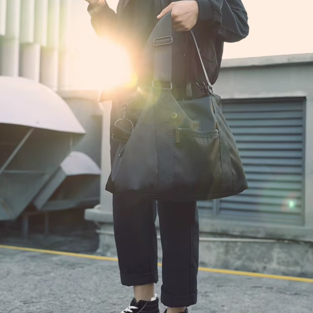 Спортивная сумка унисекс с плечевым ремнем для спорта 32x13x25 см Черный (CZYP-750B) - фото 8 Спортивная сумка унисекс с плечевым ремнем для спорта 32x13x25 см Черный (CZYP-750B) - фото 8