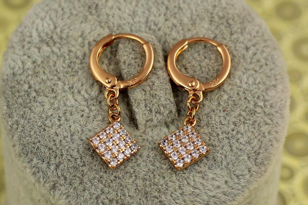 Серьги Xuping Jewelry подвески ромбики с камешками 2,8 см Золотистый