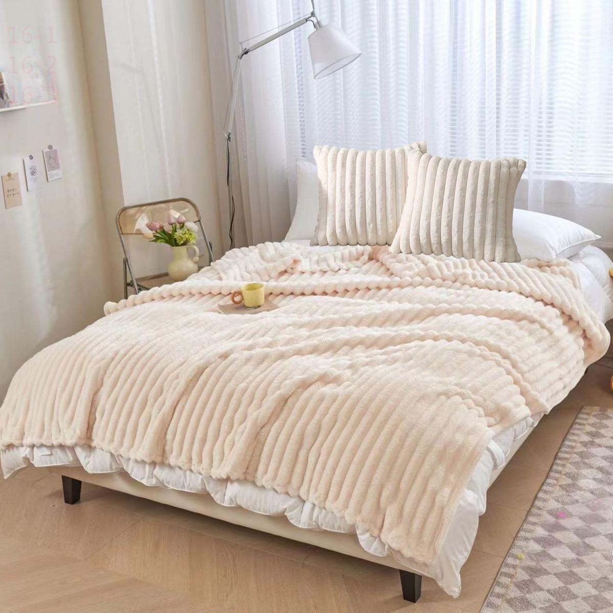 Набор плед с двумя подушками Koloco Королевский шарпей двуспальный Айвори (40861) - фото 1 Набор плед с двумя подушками Koloco Королевский шарпей двуспальный Айвори (40861) - фото 1