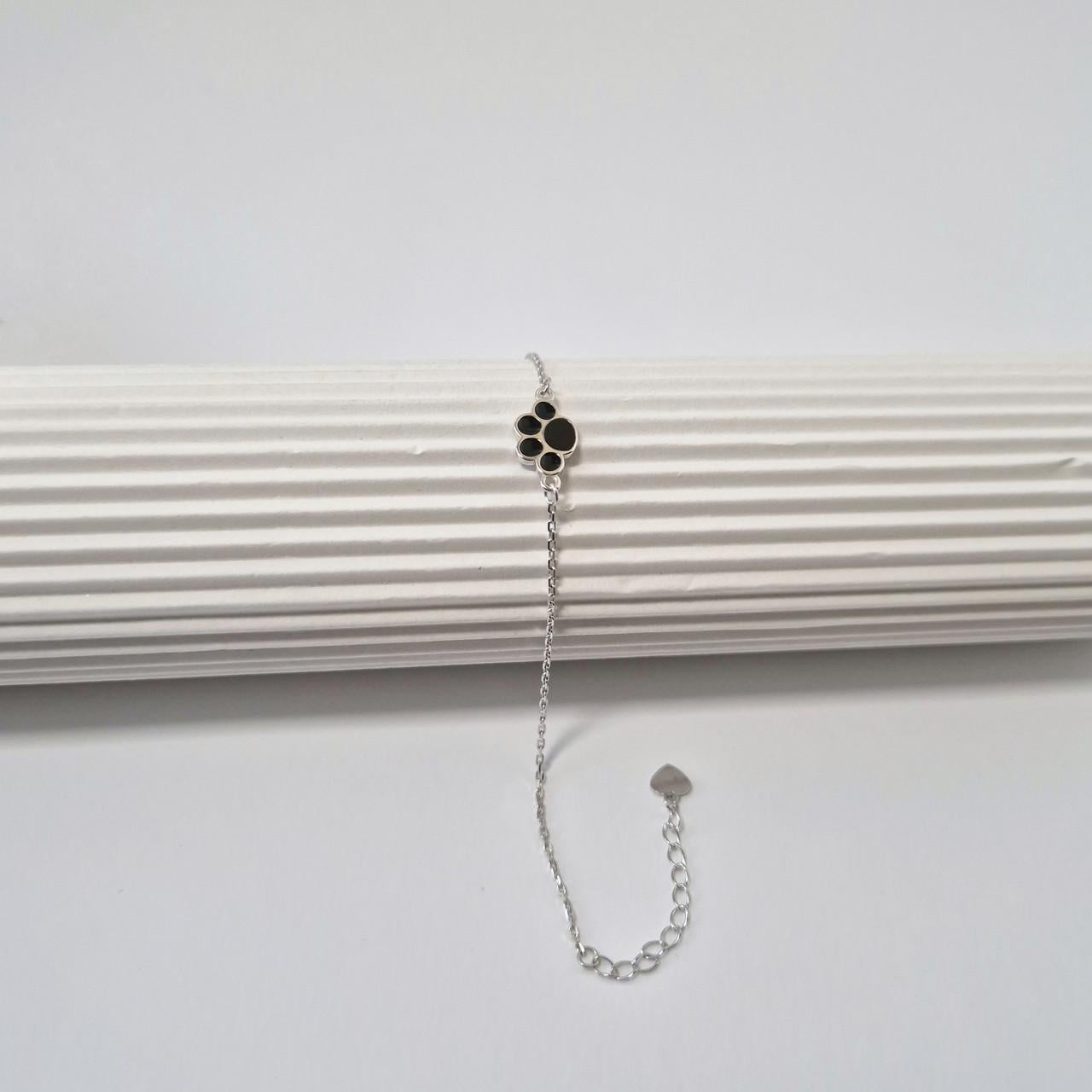 Браслет на руку лапка с черной эмалью серебро 925 пробы родированное 1,42 г 16-19 см (вс619ер)