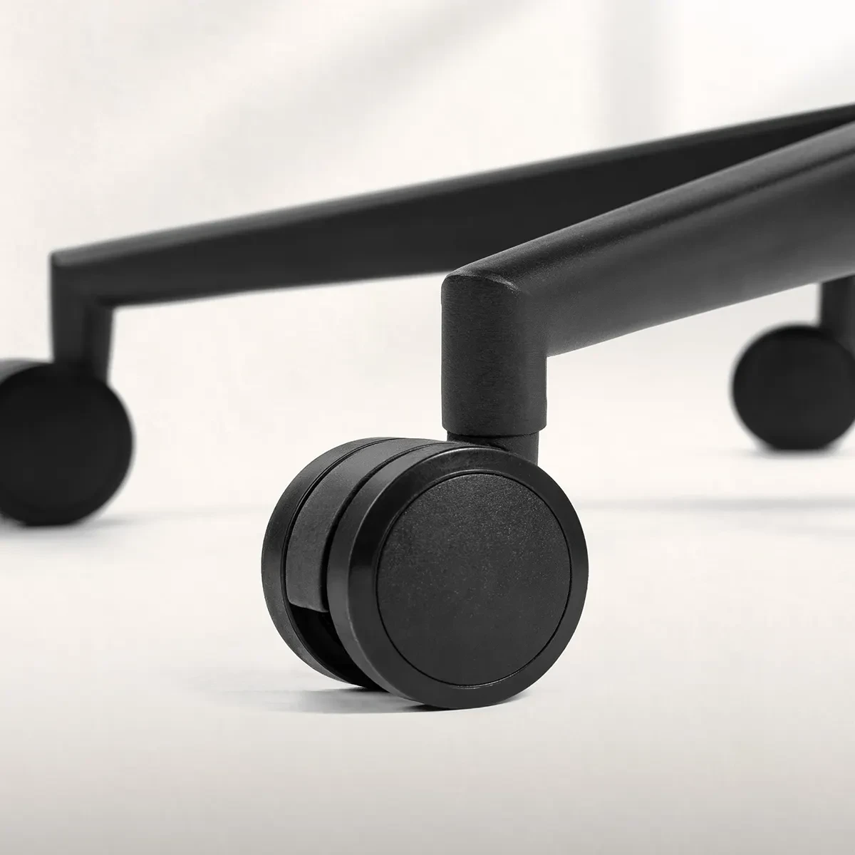 Крісло Huzaro Combat 2.7 Black (Combat 2.7 Black) - фото 3 Крісло Huzaro Combat 2.7 Black (Combat 2.7 Black) - фото 3