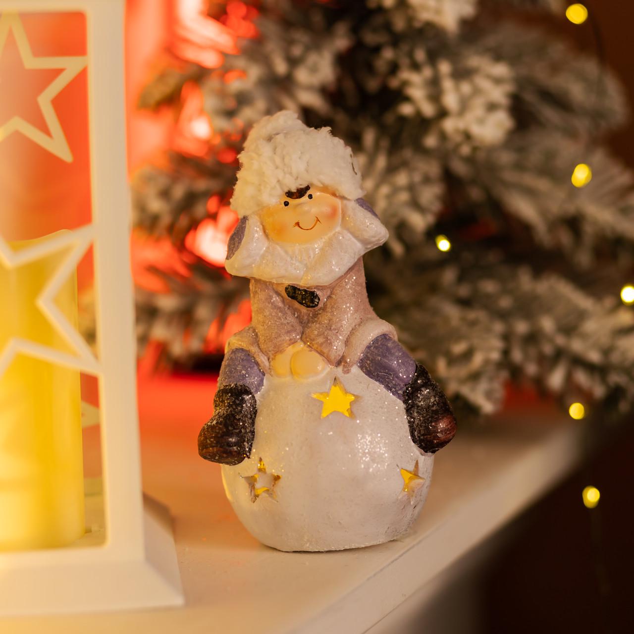 Фигурка новогодняя с подсветкой Мальчик на снежном шаре 8х7х16 см (CR-5-8) Фигурка новогодняя с подсветкой Мальчик на снежном шаре 8х7х16 см (CR-5-8)