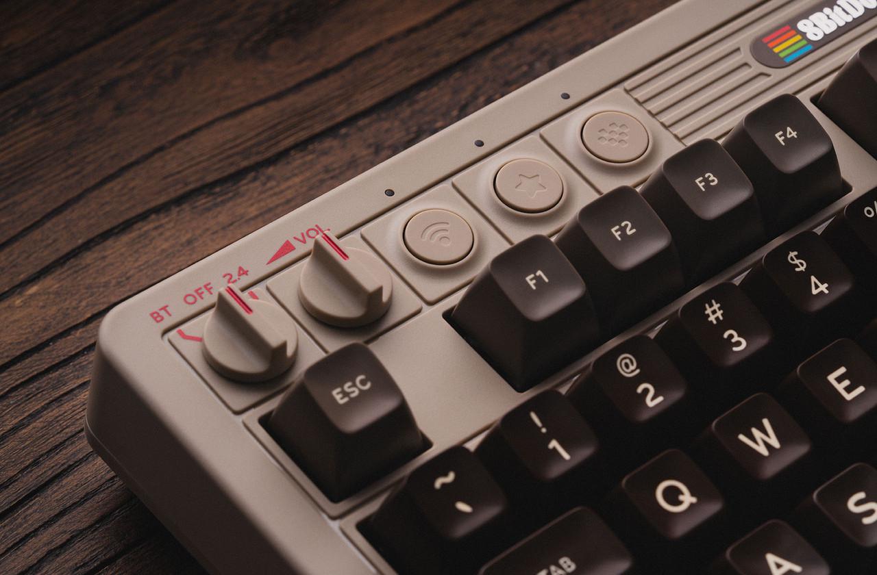 Клавіатура ретро бездротова механічна 8BitDo C64 Edition - фото 7 Клавіатура ретро бездротова механічна 8BitDo C64 Edition - фото 7