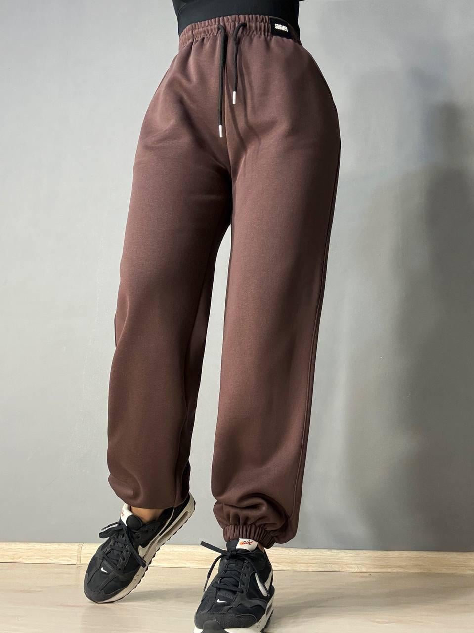 Брюки женские A-N 27068 спортивные с нашивкой на поясе S Коричневый Брюки женские A-N 27068 спортивные с нашивкой на поясе S Коричневый