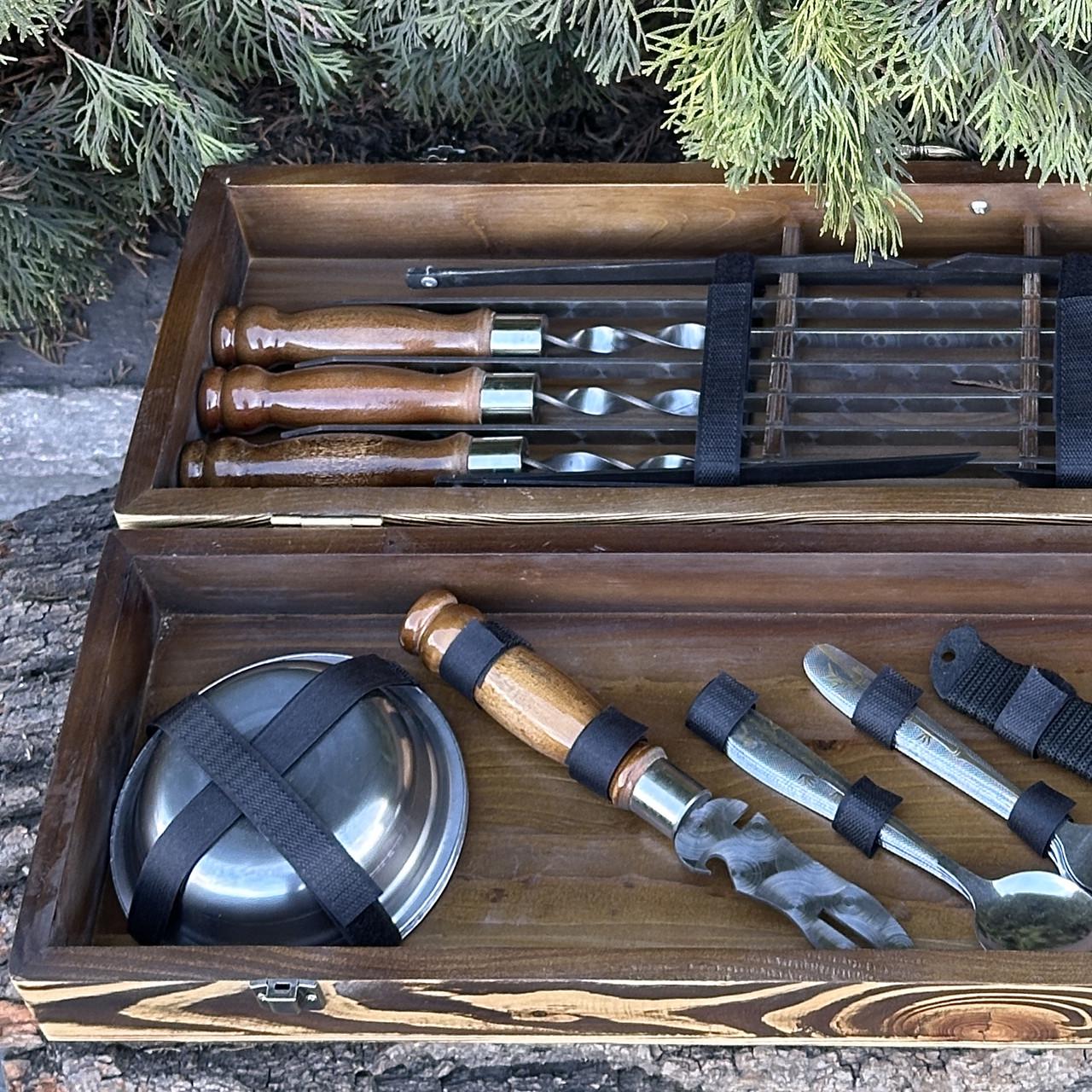 Подарунковий набір шампурів з аксесуарами Mzavod Гетьман із нержавіючої сталі в дерев’яному кейсі 720x120x210 мм (136-17-1190710000854) - фото 5 Подарунковий набір шампурів з аксесуарами Mzavod Гетьман із нержавіючої сталі в дерев’яному кейсі 720x120x210 мм (136-17-1190710000854) - фото 5