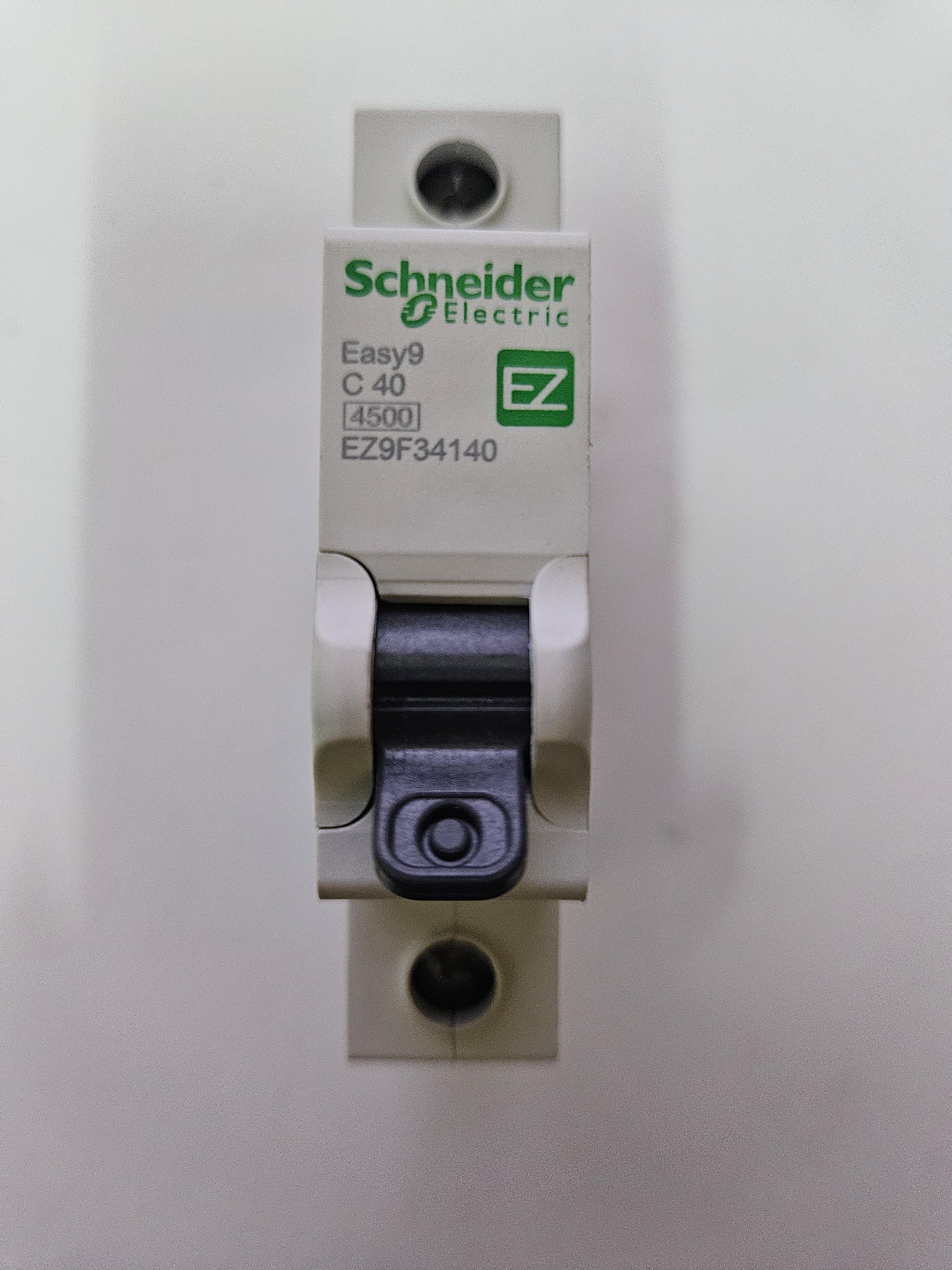 Автоматичний вимикач Schneider Electric 40А 1р (7252) Автоматичний вимикач Schneider Electric 40А 1р (7252)