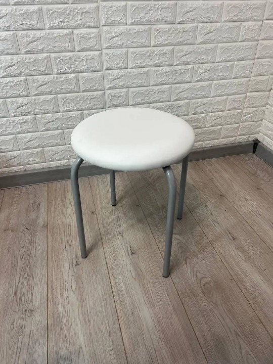 Табурет кухонний Чіко металевий з м'яким сидінням 30х45 см Білий/Сірий (28374431)