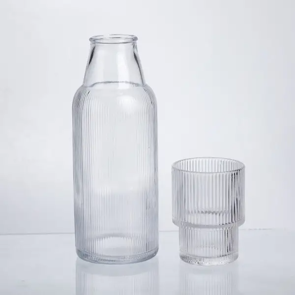 Кувшин для напитков со стаканом из толстого стекла ребристый 700 мл Прозрачный - фото 2 Кувшин для напитков со стаканом из толстого стекла ребристый 700 мл Прозрачный - фото 2