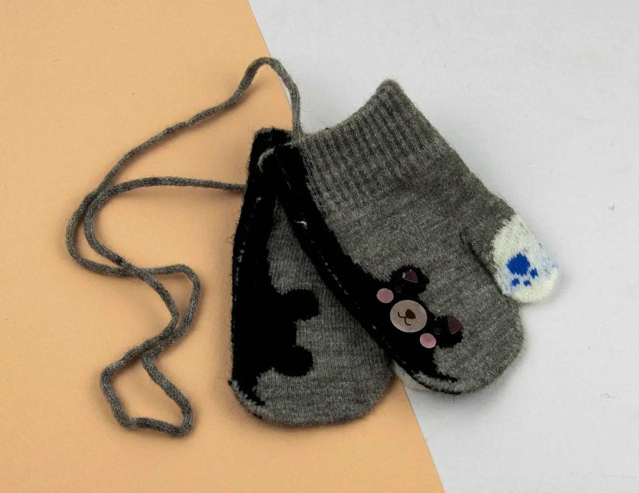 Детские перчатки зимние на веревочке 1-3 года р. 13 Серый (24-25-100) Детские перчатки зимние на веревочке 1-3 года р. 13 Серый (24-25-100)