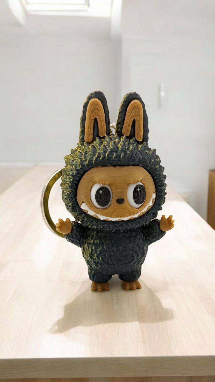 Брелок Лабубу 3Д пластиковый Черно-золотой (27472038) - фото 4