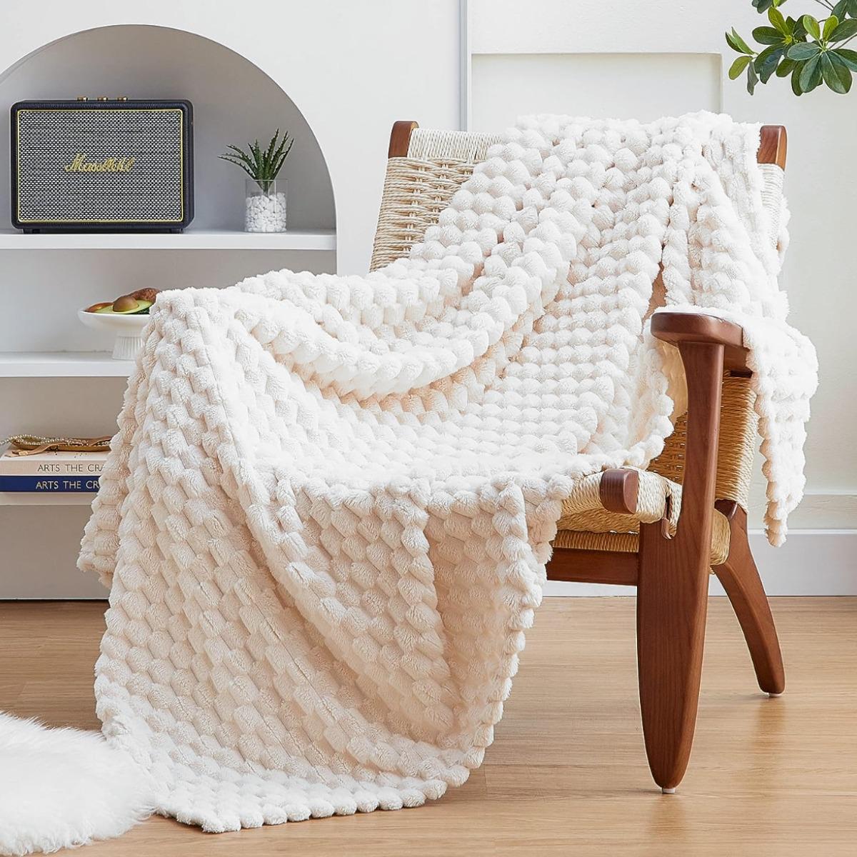 Плед Koloco великий 3D Візерунок 220х240 см Молочний - фото 3 Плед Koloco великий 3D Візерунок 220х240 см Молочний - фото 3