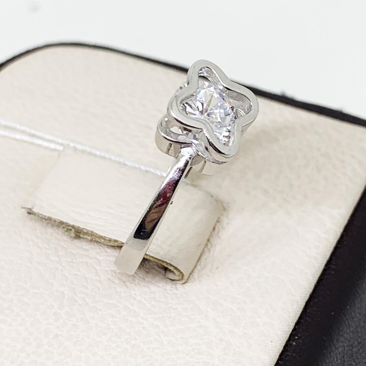 Кольцо серебряное Клевер с кубическим цирконием р. 18 2,73 г (1652762367)