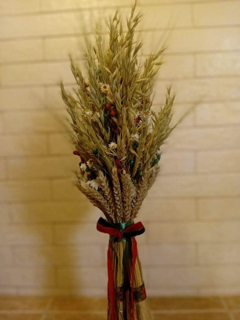 Дидух рождественский из колосья пшеницы/льна и овса на трех ножках 60-65 см с красно-зеленой лентой (2813778603) - фото 3 Дидух рождественский из колосья пшеницы/льна и овса на трех ножках 60-65 см с красно-зеленой лентой (2813778603) - фото 3