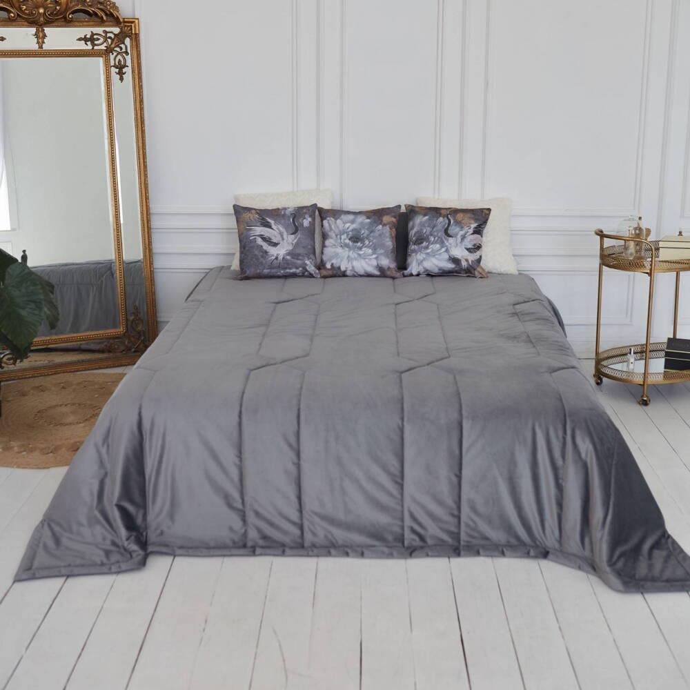 Покрывало Maestro двухстороннее стеганое на кровать 220x240 см Серый (000099236) Покрывало Maestro двухстороннее стеганое на кровать 220x240 см Серый (000099236)