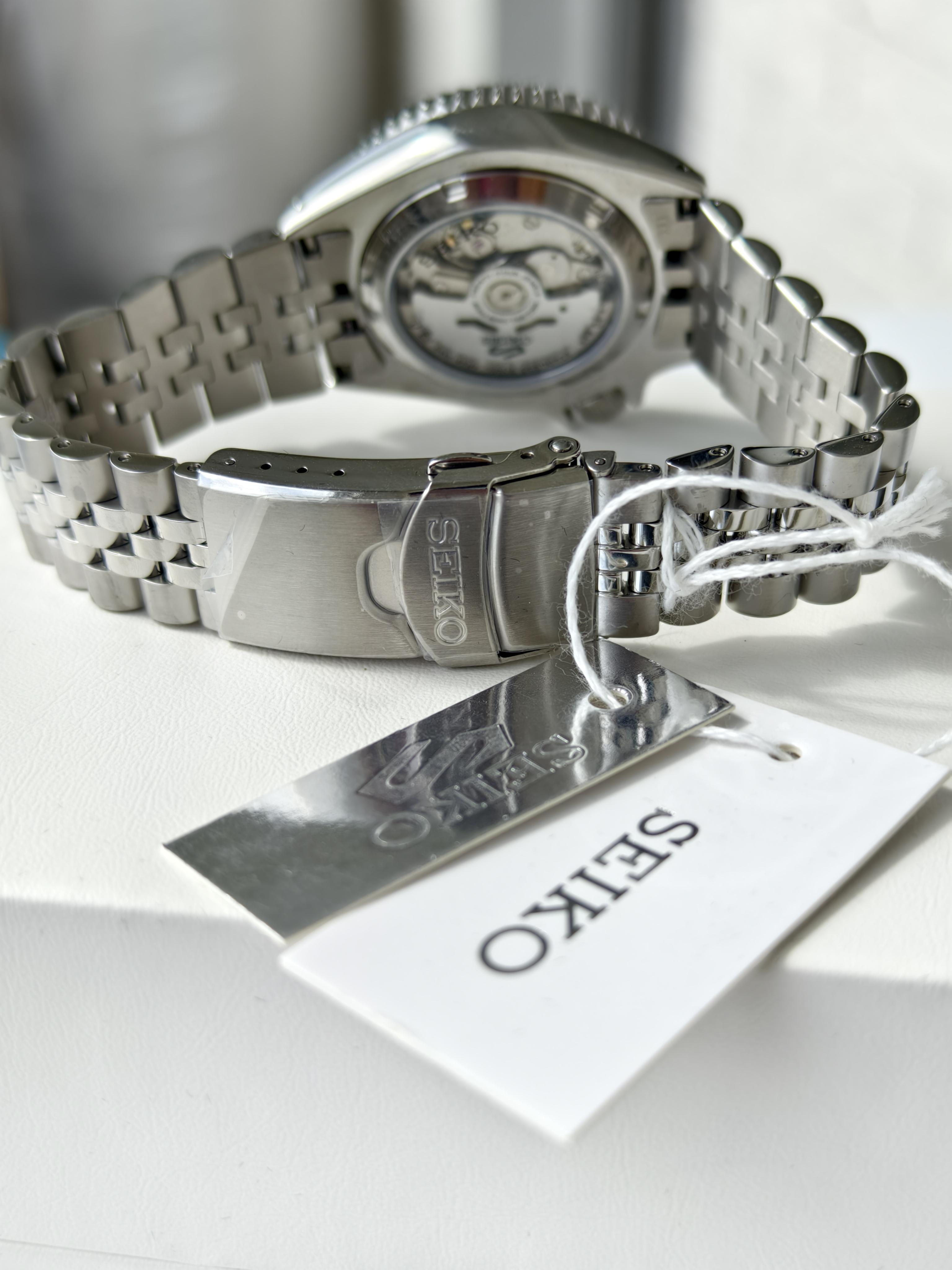 Часы Seiko 5 Sports SSK001K1 GMT Automatic (SSK001K1) - фото 3 Часы Seiko 5 Sports SSK001K1 GMT Automatic (SSK001K1) - фото 3