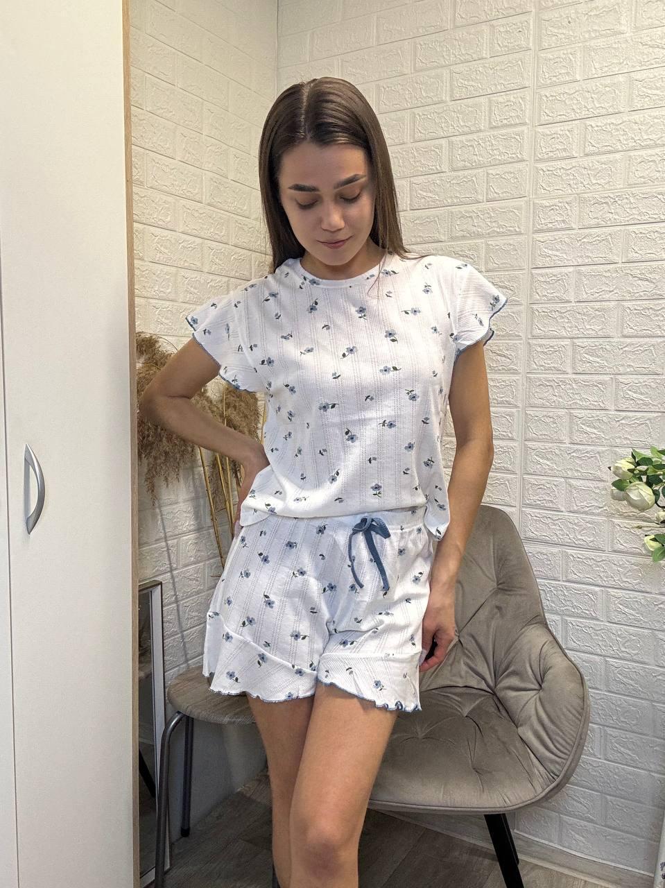 Пижама женская Pijamoni футболка/шорты с цветами рибана XL Белый (3078221105) Пижама женская Pijamoni футболка/шорты с цветами рибана XL Белый (3078221105)