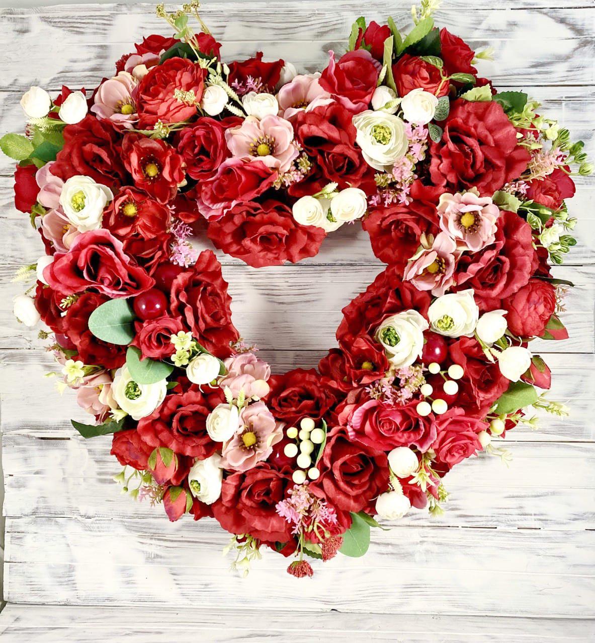 Сердце из искусственных цветов 40 см Красный (6389759)