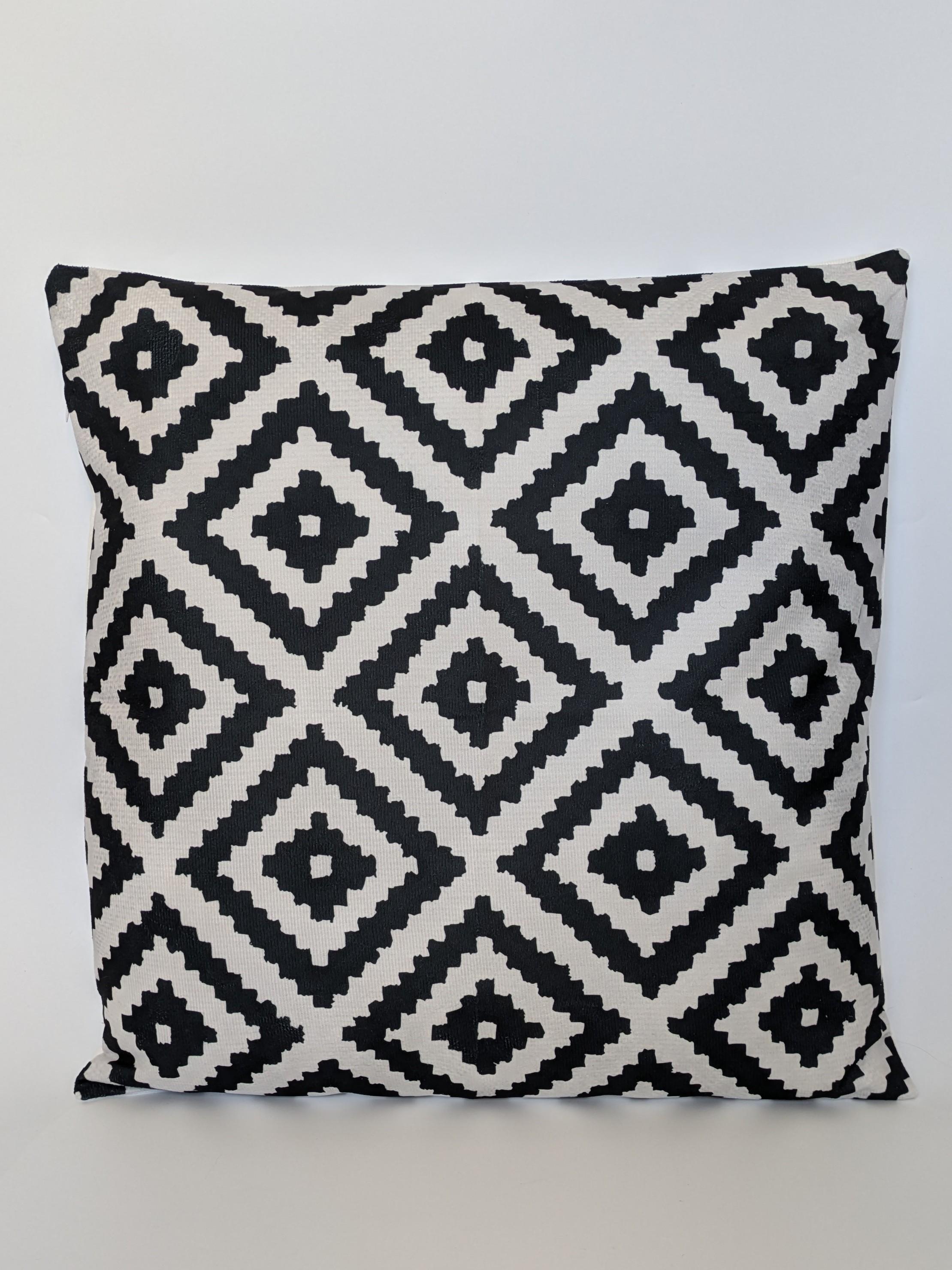 Набор чехлов на подушку Ромбы вельвет 45х45 см 2 шт. Черно-белый (26576300) Набор чехлов на подушку Ромбы вельвет 45х45 см 2 шт. Черно-белый (26576300)