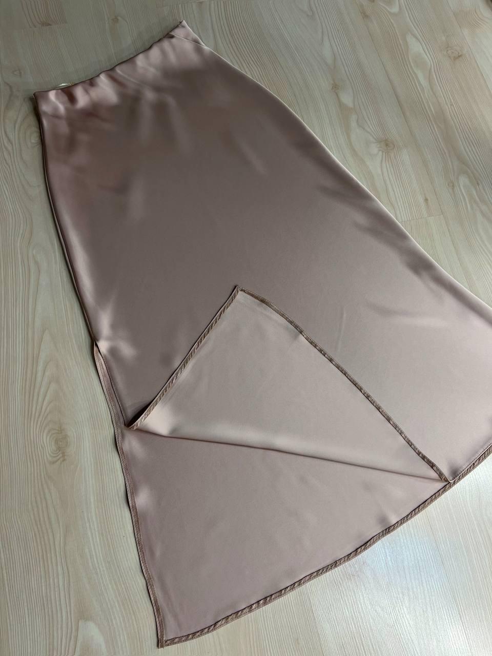 Юбка женская Gritana 230 атласная королевский шелк с разрезом на резинке M Бежевый (26468187) - фото 8 Юбка женская Gritana 230 атласная королевский шелк с разрезом на резинке M Бежевый (26468187) - фото 8