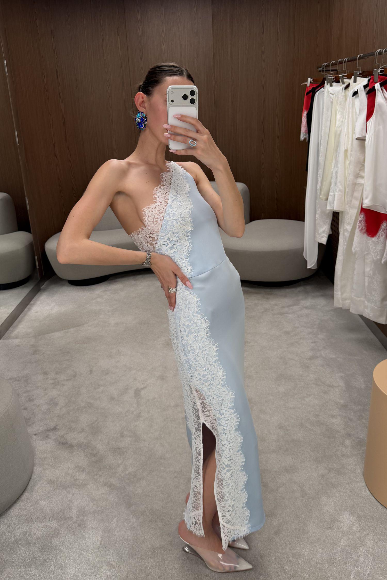 Сукня міді на одне плече з мереживом THE LACE блакитна XS