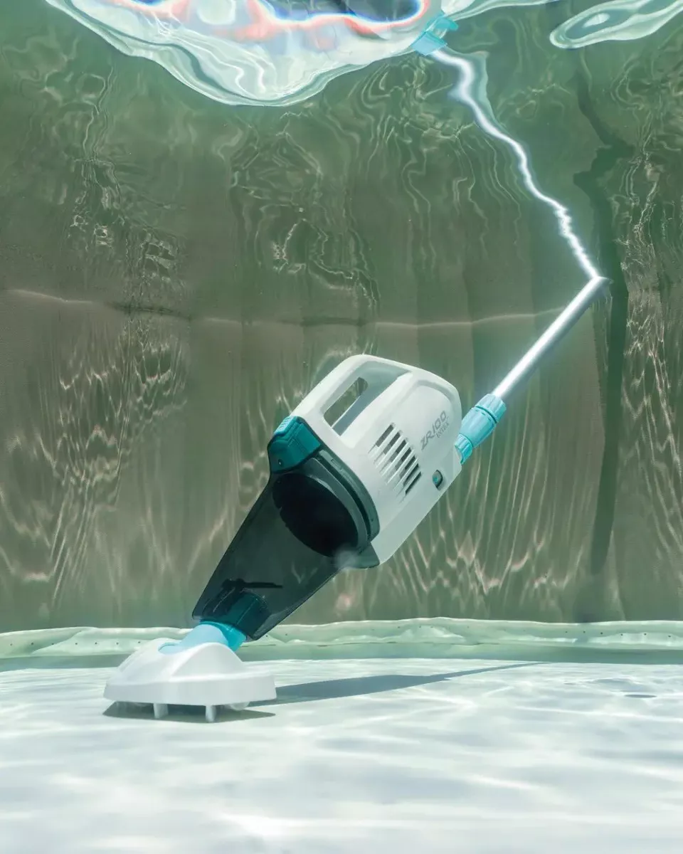 Пилосос акумуляторний для басейну Intex ZR100 28626 з телескопічною ручкою та насадками (28626 )