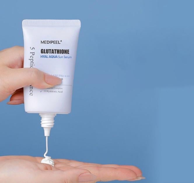 medi peel glutathione hyal aqua sun serum MEDIPEEL SPF 50+ PA++++ Moisture and nutrients adhere to every corner of the wrinkles and permeate into the skin tightly and tightly     