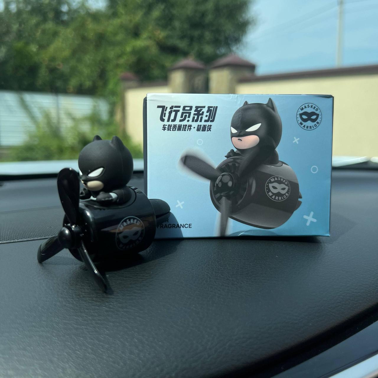 Ароматизатор в авто решетку Pilot Batman Jet - фото 8 Ароматизатор в авто решетку Pilot Batman Jet - фото 8