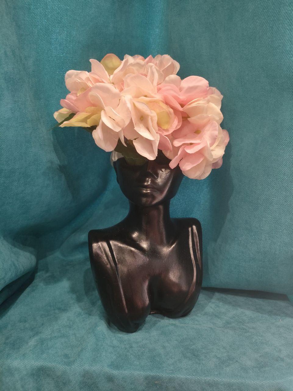 Ваза жіночий бюст зі штучною гортензією 16,5 см Чорний (2765682128) - фото 9