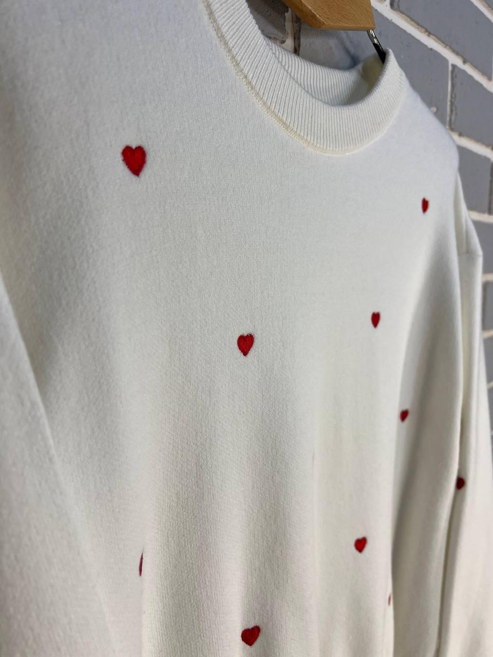 Свитер женский A-N 7075 широкий вышитые сердца OS Белый (2915) - фото 4