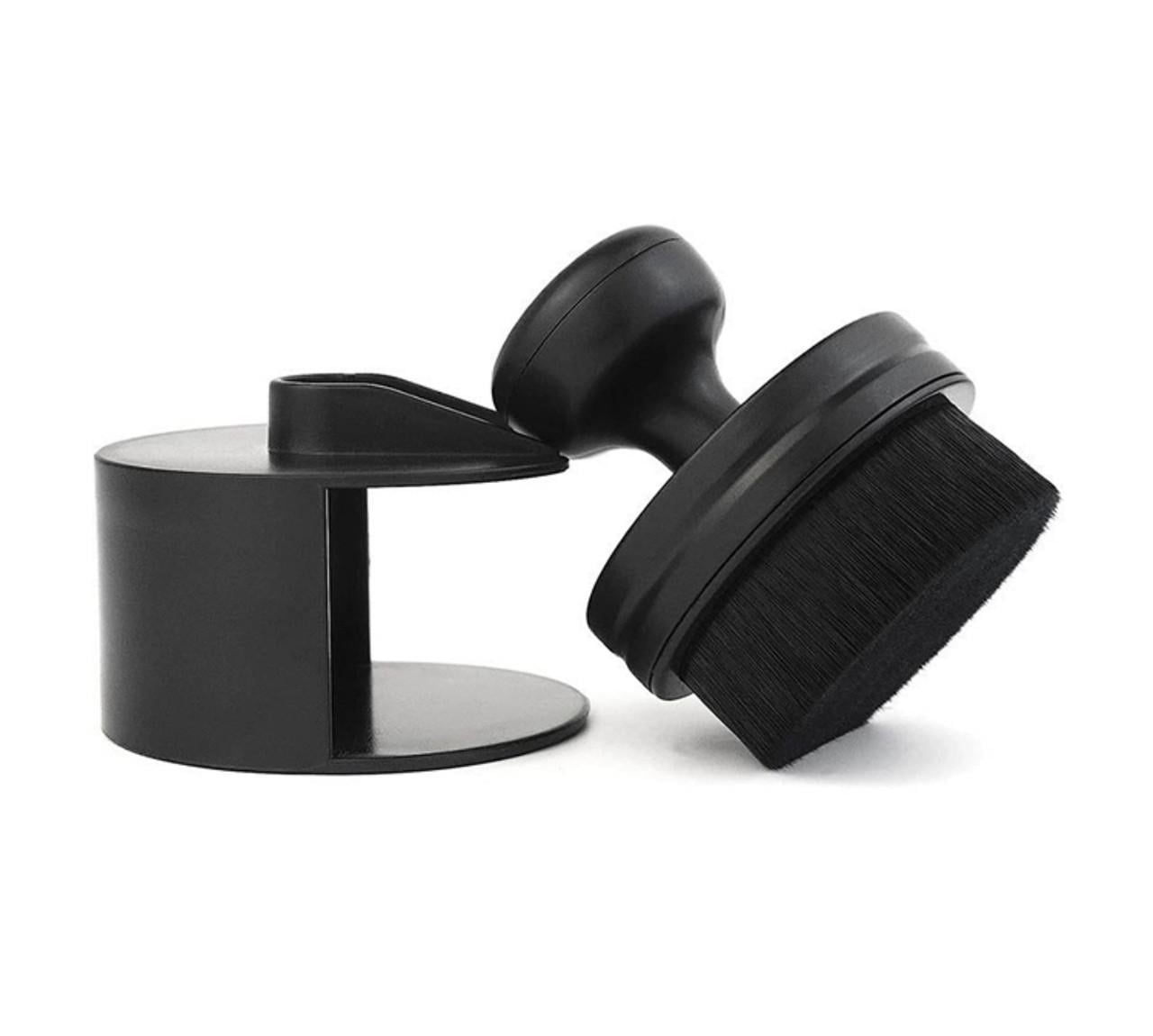 Аппликатор щетка на подставке CarLuxe для чернения шин резины для обработки деталей из ультрамягкого ворса Аппликатор щетка на подставке CarLuxe для чернения шин резины для обработки деталей из ультрамягкого ворса