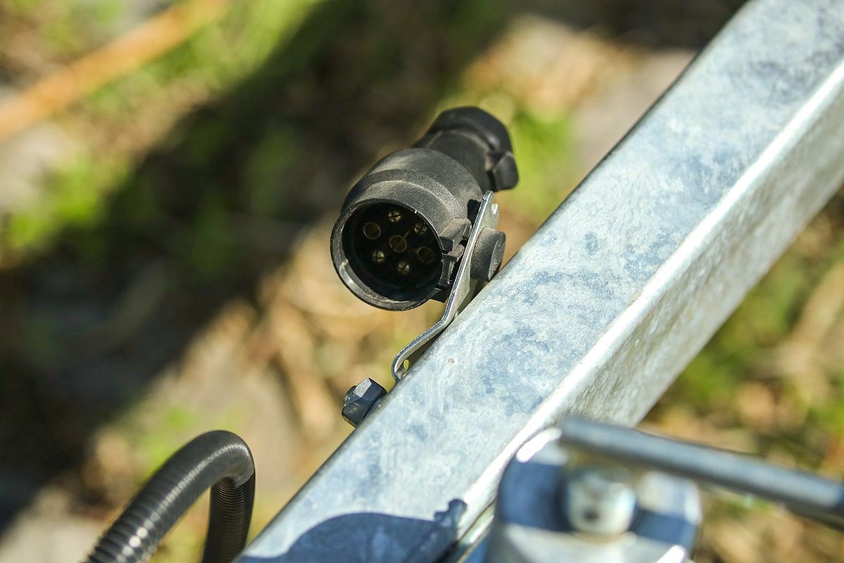 Подрібнювач гілок Arpal на шматки дров з бензиновим двигуном на причепі з поворотною платформою (АМ-200БД-К) - фото 15 Подрібнювач гілок Arpal на шматки дров з бензиновим двигуном на причепі з поворотною платформою (АМ-200БД-К) - фото 15