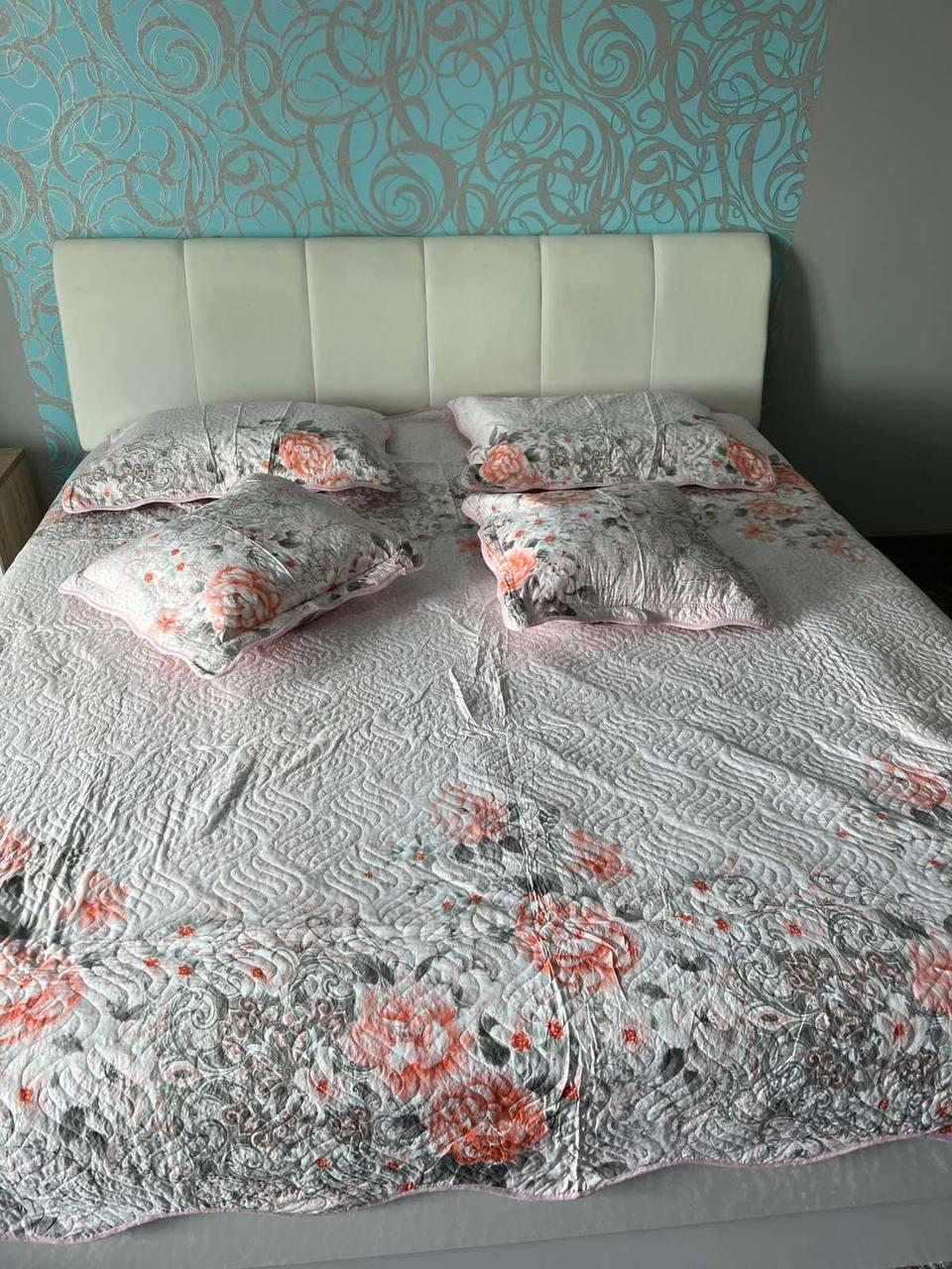 Покрывало евро 220х240 см с наволочками 2х50х70 см/2х50х50 см Нежно-розовый (28214346)