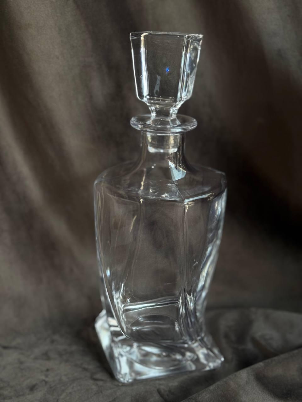 Декантер для виски YIWU стеклянный 850 мл Прозрачный (HP-19-18) Декантер для виски YIWU стеклянный 850 мл Прозрачный (HP-19-18)