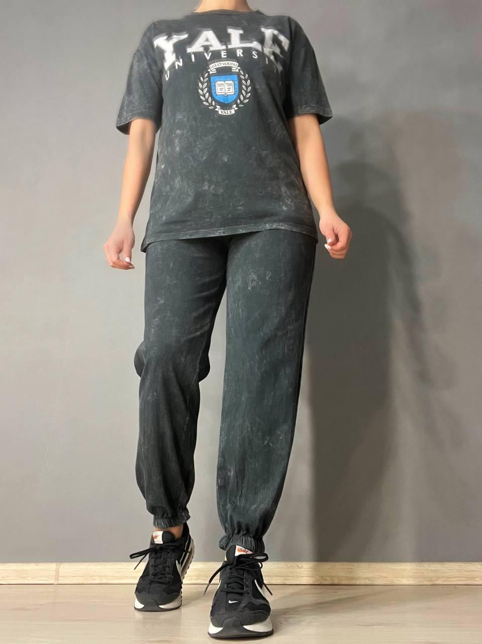 Костюм женский COAST MODA 4355 вареный тай дай джоггеры на резинке с футболкой с надписью L Графитовый (3983)
