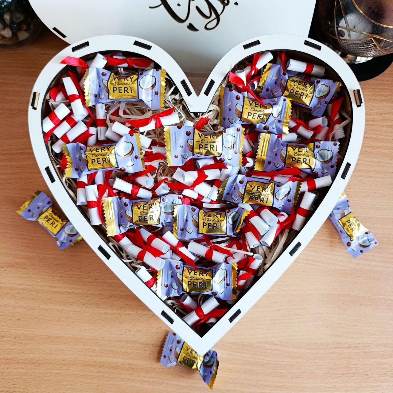 Подарочный бокс с конфетами и 101 причиной почему я тебя люблю для девушки на день влюбленных/8 марта (ar275)