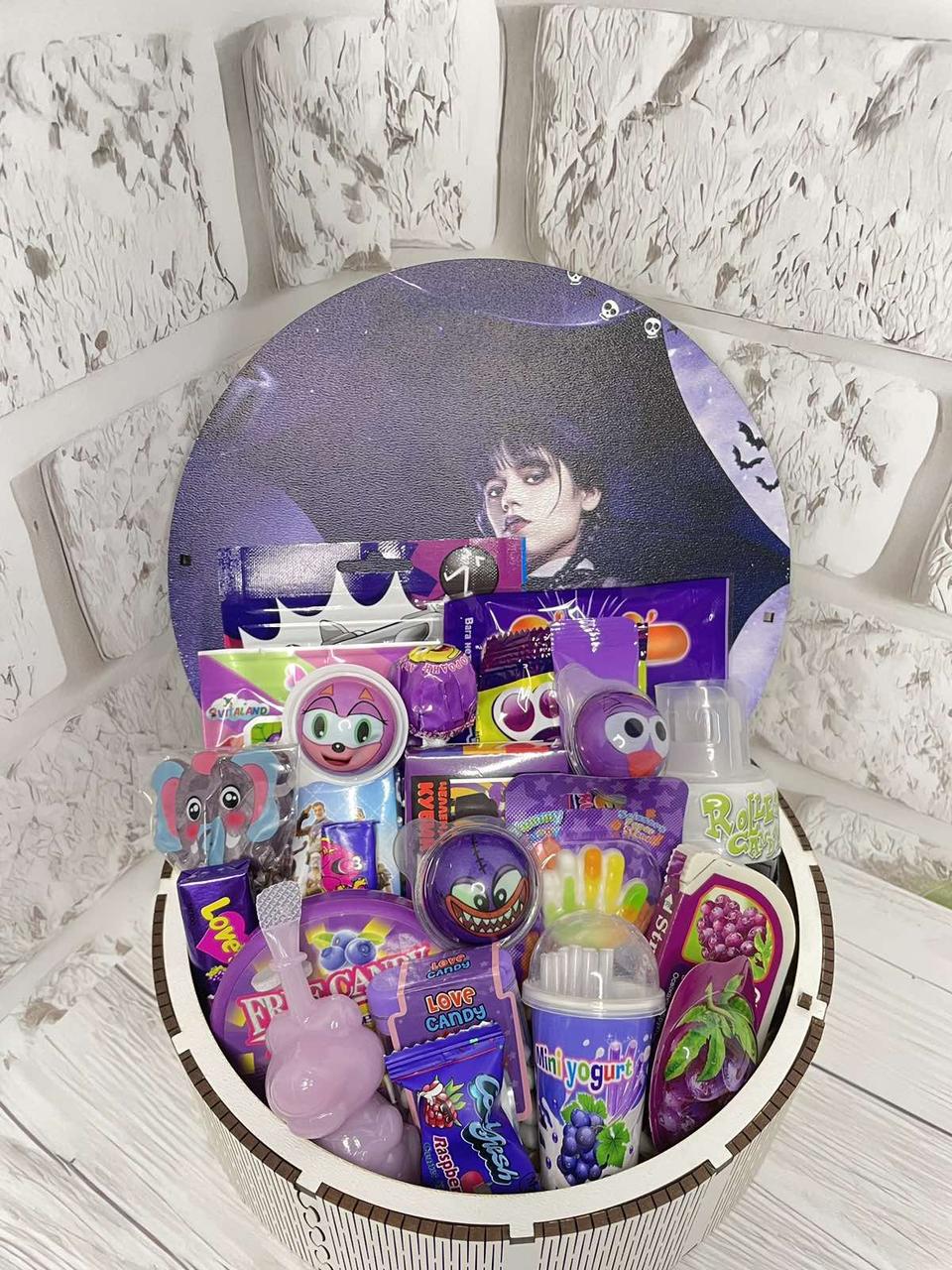 Бокс подарунковий для хлопчиків та дівчаток Улюблені солодощі та смаколики (2110918130)