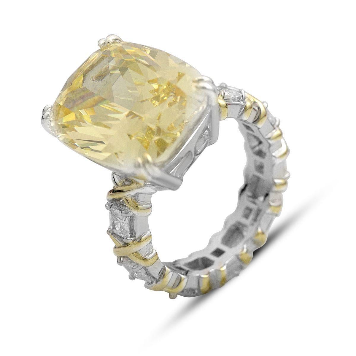 Кольцо серебряное с большим желтым фианитом в форме подушки р. 17 Кольцо серебряное с большим желтым фианитом в форме подушки р. 17