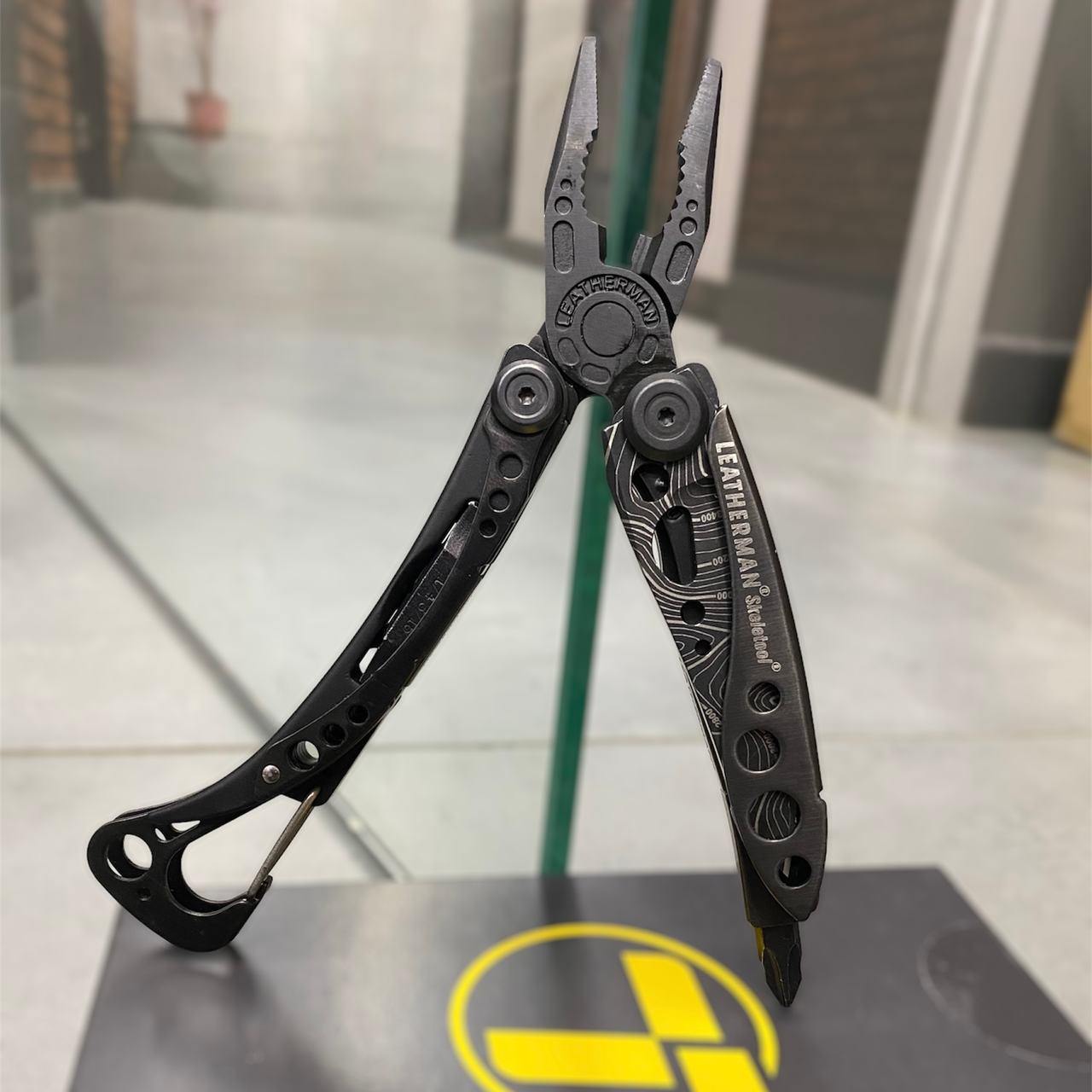 Мультинструмент LEATHERMAN Skeletool TOPO с карабином 7 инструментов (1768169681)