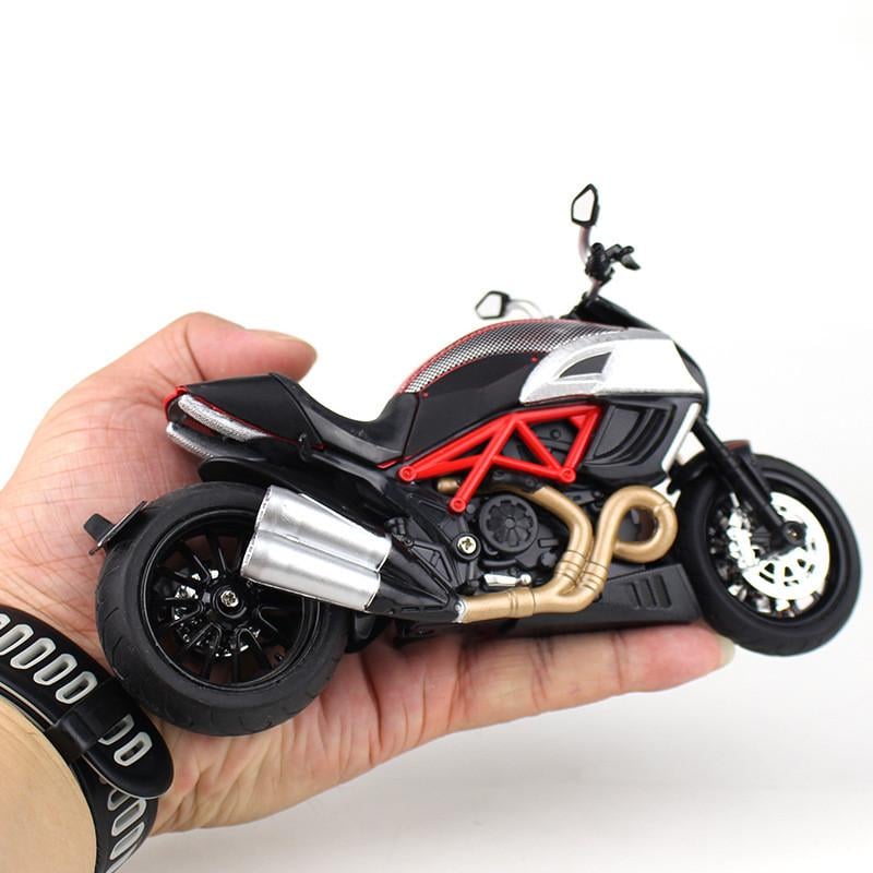 Мотоцикл металопластиковий TK Group Ducati Diavel Carbon 1:12 модель байка (2657083898) - фото 5 Мотоцикл металопластиковий TK Group Ducati Diavel Carbon 1:12 модель байка (2657083898) - фото 5