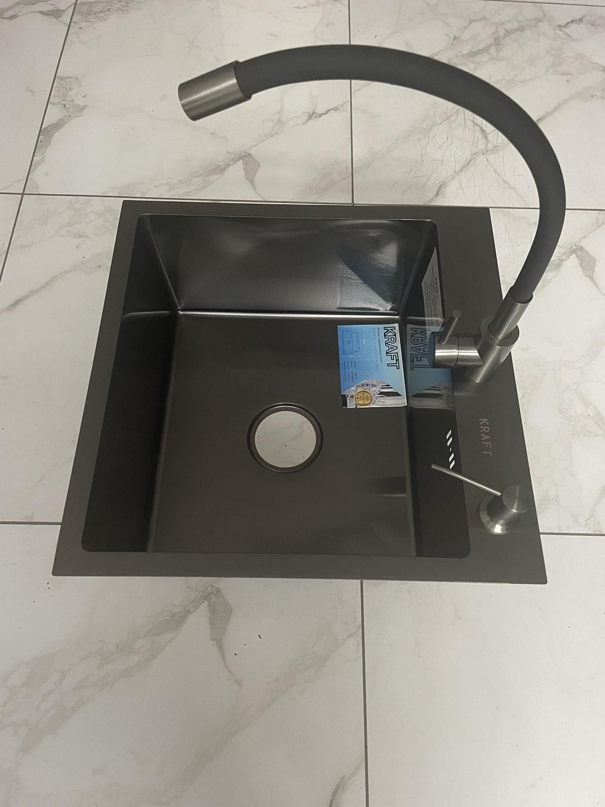 Мойка кухонная Kraft 5050 PVD Черный/гибкий кран Kraft из нержавеющей стали - фото 5 Мойка кухонная Kraft 5050 PVD Черный/гибкий кран Kraft из нержавеющей стали - фото 5