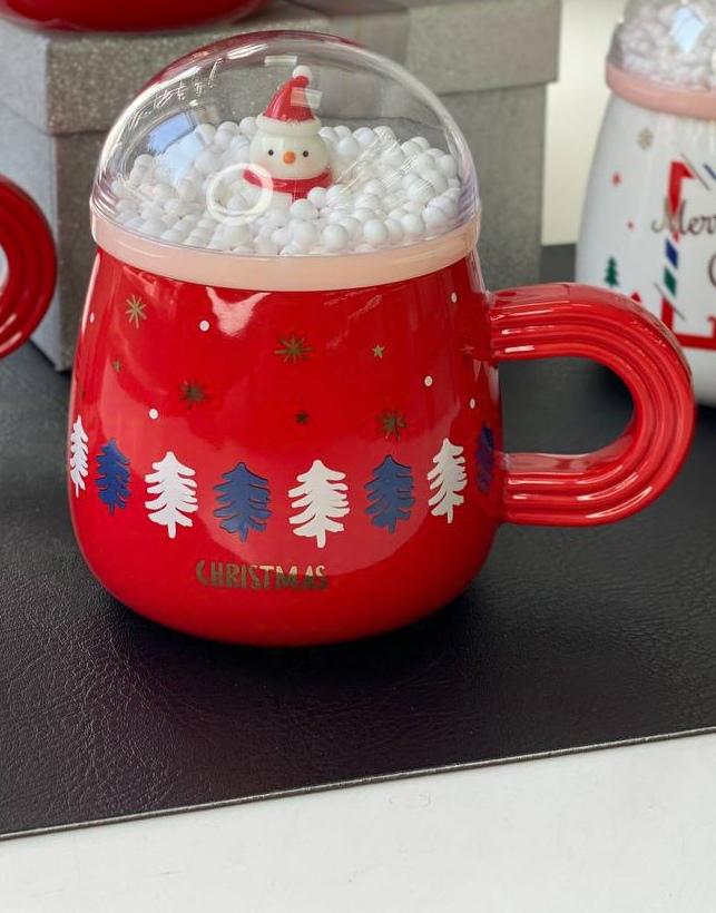 Чашка новорічна Olens Сніжне свято з кришкою кераміка 360 мл Червоний (8030-299-2) - фото 1 Чашка новорічна Olens Сніжне свято з кришкою кераміка 360 мл Червоний (8030-299-2) - фото 1