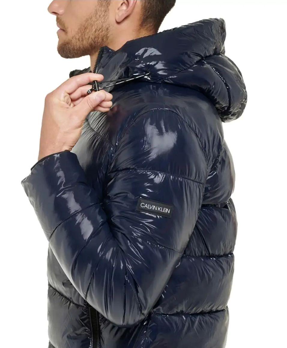 Куртка-пуховик чоловіча блискуча Calvin Klein XXL Синій (11334129) - фото 3 Куртка-пуховик чоловіча блискуча Calvin Klein XXL Синій (11334129) - фото 3