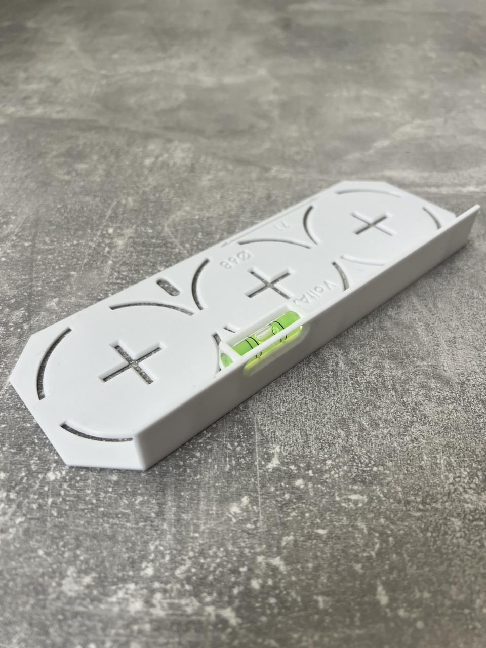 Шаблон кондуктор VoltAxis Pro з рівнем для розмітки підрозетників/розеток та настінних перемикачів на 3 розетки - фото 3