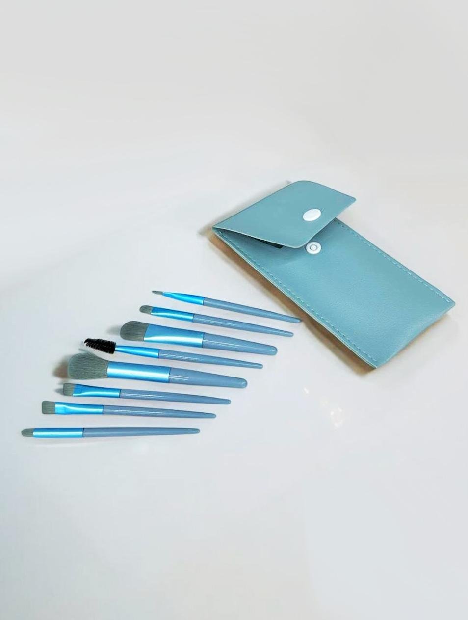Набор кисточек для макияжа Laska в чехле-кошельке 8 шт. Голубой (214122) Набор кисточек для макияжа Laska в чехле-кошельке 8 шт. Голубой (214122)