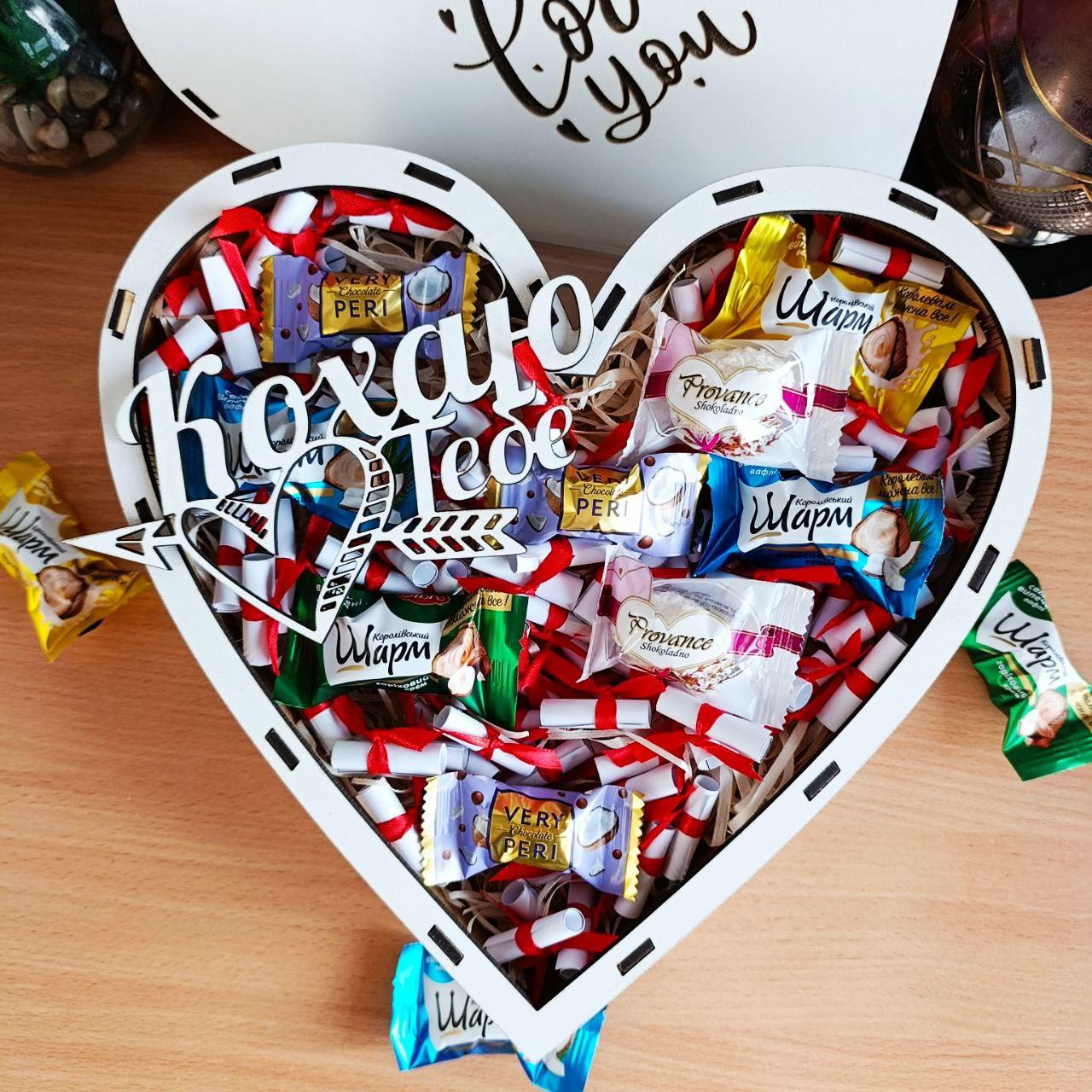 Подарунковий набір з цукерок та 101 причини Чому я тебе люблю для дівчини (ar206) Подарунковий набір з цукерок та 101 причини Чому я тебе люблю для дівчини (ar206)