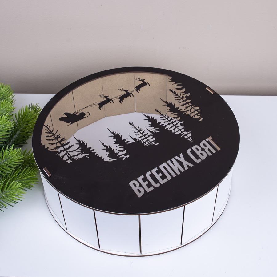 Коробка круглая деревянная веселих свят с оленями 27 см (5802-4) Коробка круглая деревянная веселих свят с оленями 27 см (5802-4)