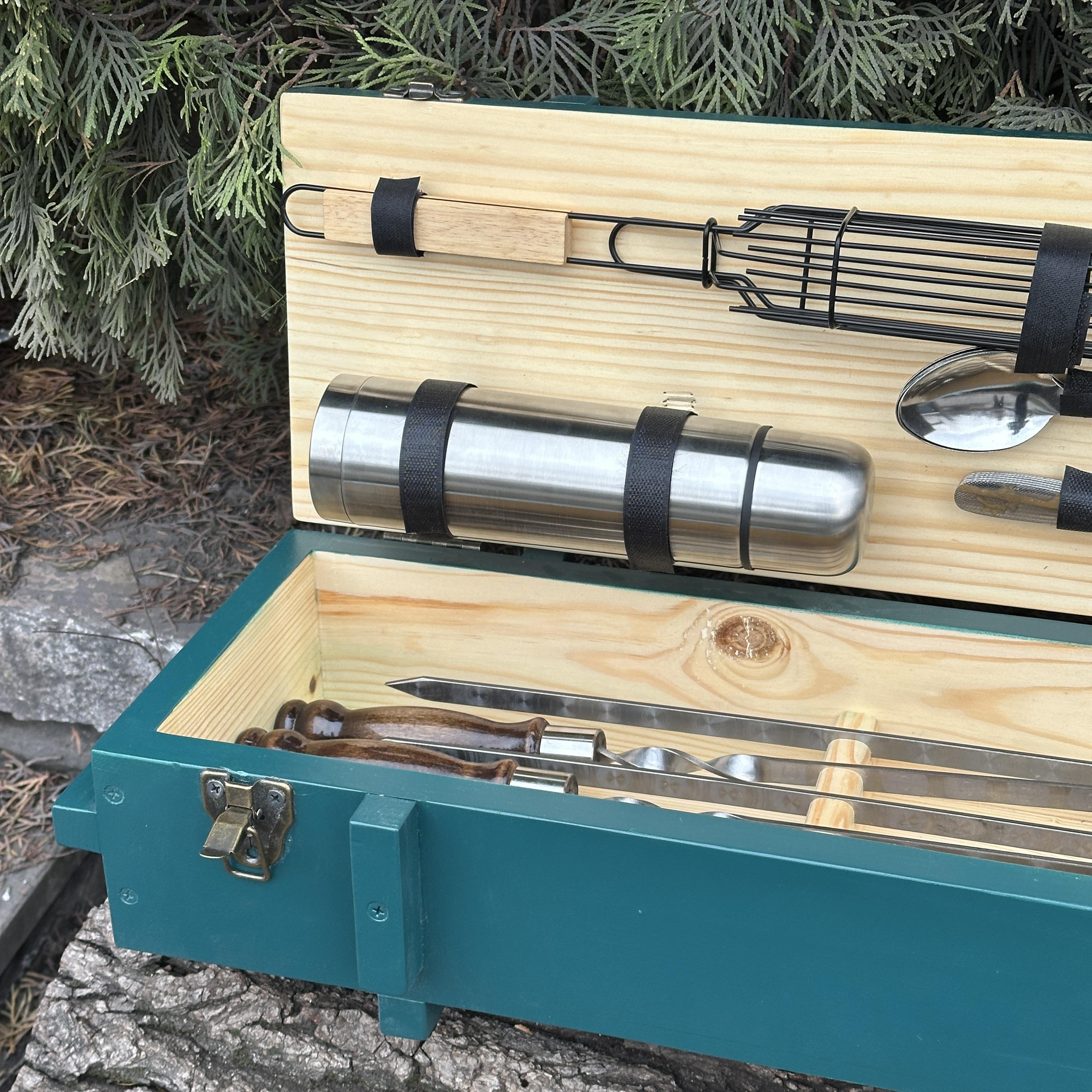Набір шампурів та аксесуарів Mzavod Комбат із нержавіючої сталі в дерев’яному кейсі 740x250x200 мм 26 пр. Бірюзовий (136-17-1192010000183) - фото 4 Набір шампурів та аксесуарів Mzavod Комбат із нержавіючої сталі в дерев’яному кейсі 740x250x200 мм 26 пр. Бірюзовий (136-17-1192010000183) - фото 4