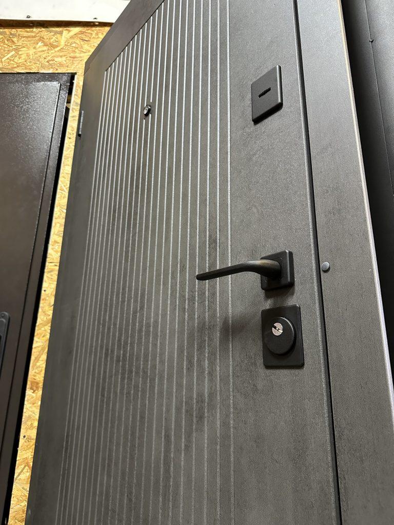 Дверь входная Redfort Лофт квартира 860х2050 мм Бетон темный (28079085) - фото 2 Дверь входная Redfort Лофт квартира 860х2050 мм Бетон темный (28079085) - фото 2